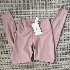 NWT Fabletics pureluxe leggings
Mauve pink color
Size S